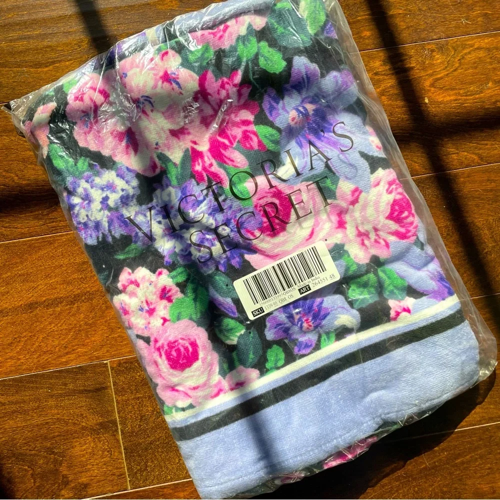 VICTORIA'S SECRET Terry Beach Towel - Picture 2 of 4